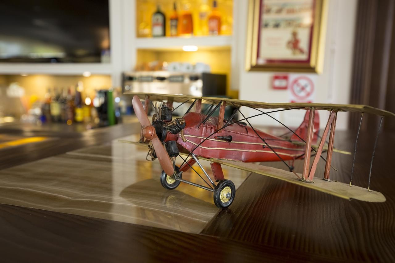 Hotel Aviator Boutique Otopeni Luaran gambar